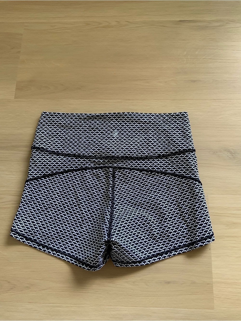 Lululemon Speed Up Short Hi-Rise Sz 10 - Picture 5 of 8